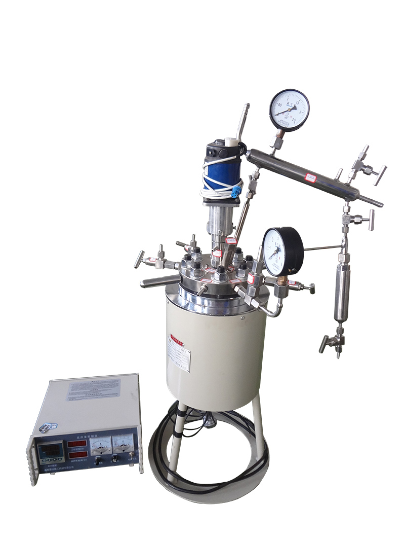 CJ型反應(yīng)釜（帶回收、冷凝裝置）